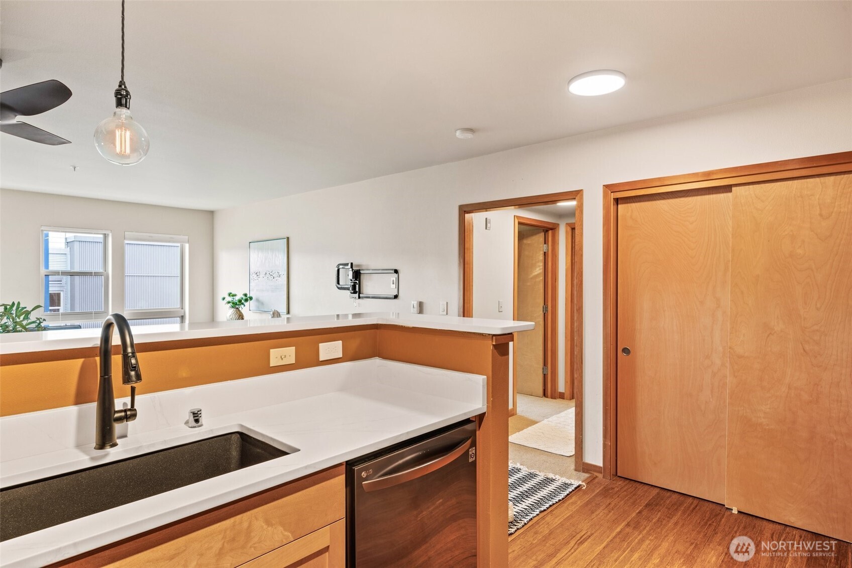 827 Hiawatha Place S Seattle WA 98144