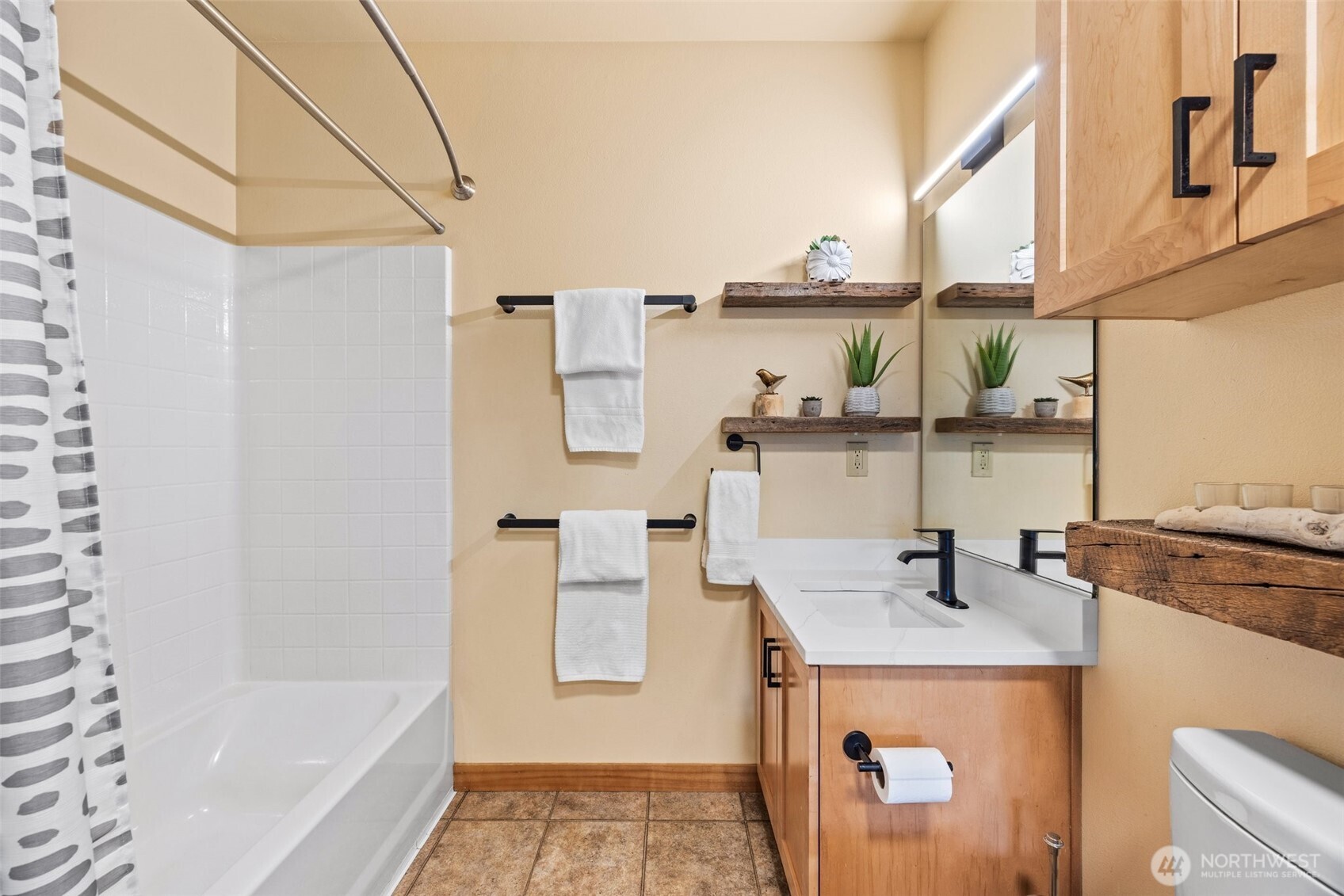 827 Hiawatha Place S Seattle WA 98144