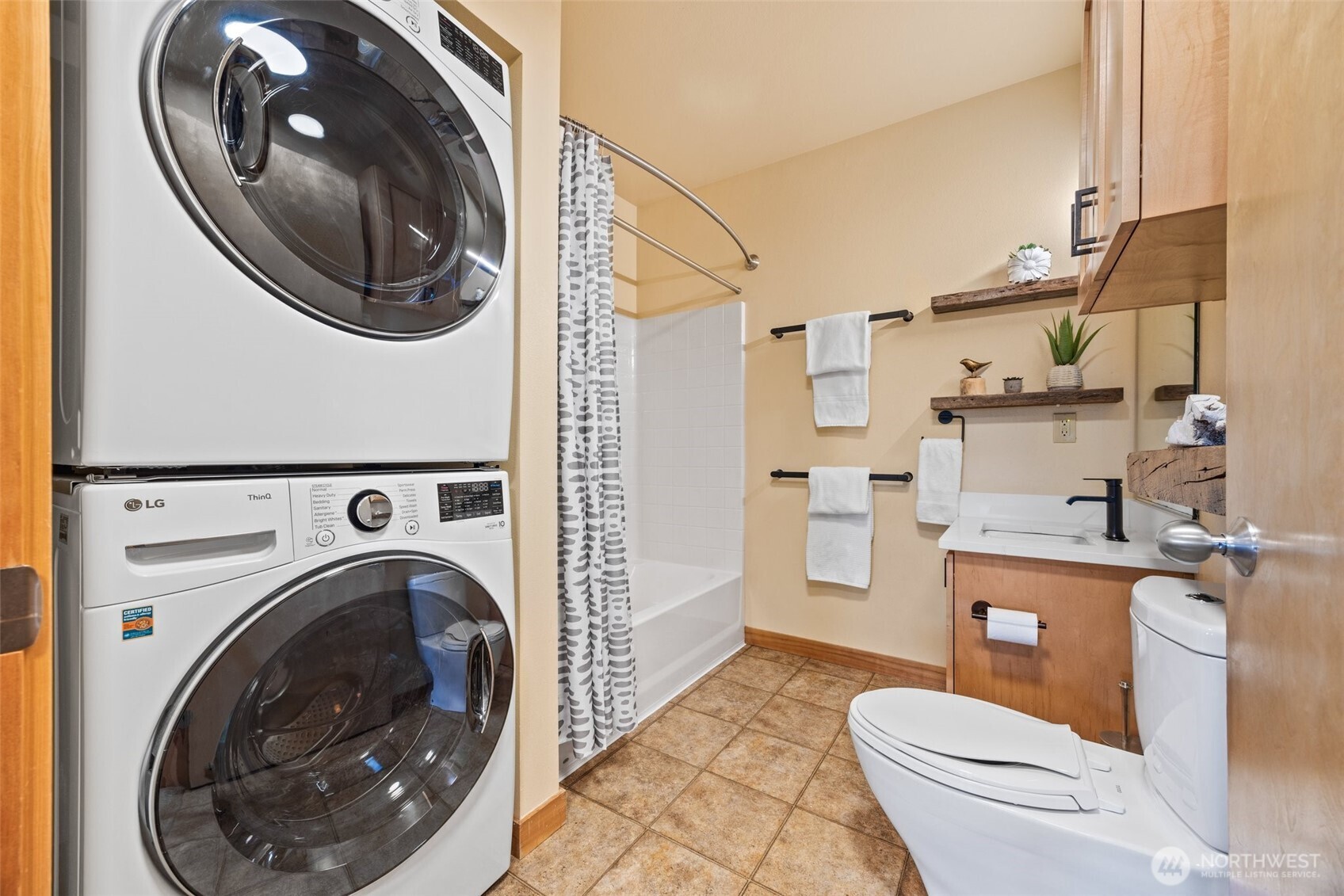827 Hiawatha Place S Seattle WA 98144