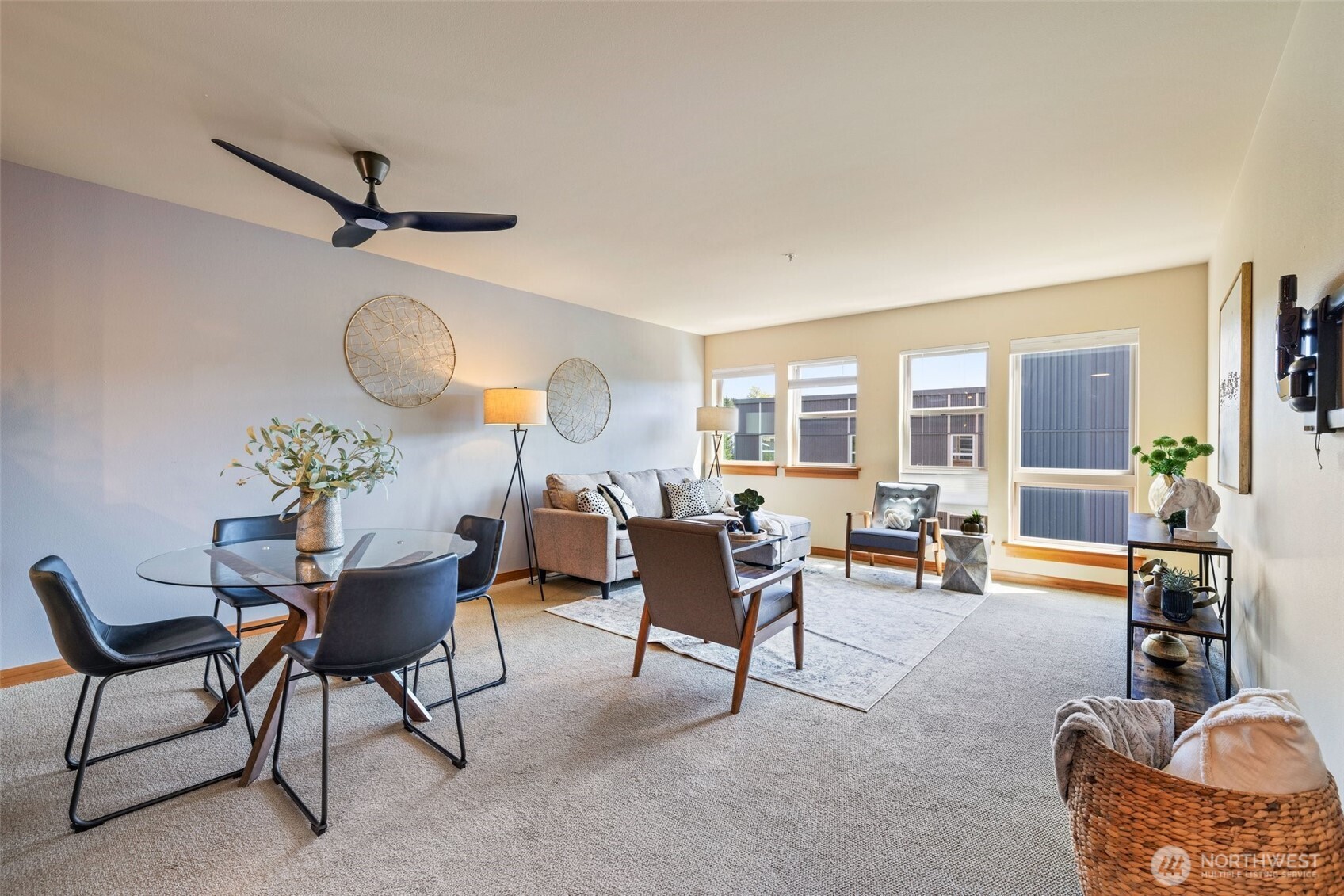 827 Hiawatha Place S Seattle WA 98144