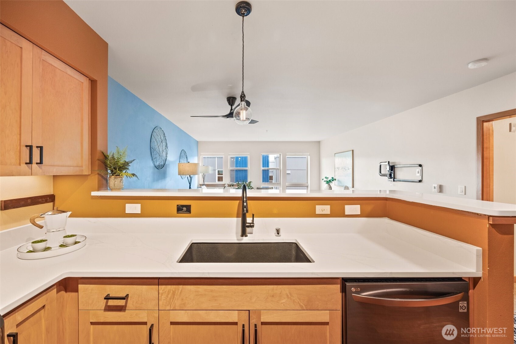 827 Hiawatha Place S Seattle WA 98144