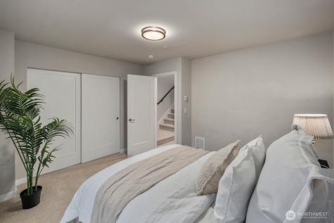 14517 1st Avenue NE Shoreline WA 98155
