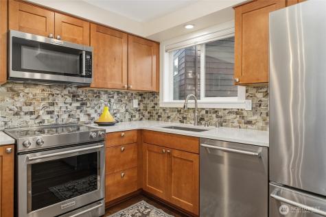 9165 45th Avenue SW Seattle WA 98136