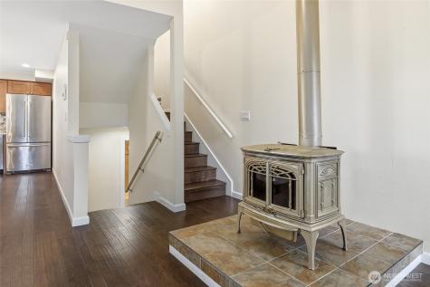9165 45th Avenue SW Seattle WA 98136