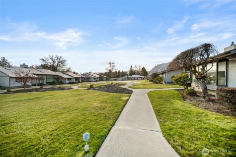 1310 Castlerock Avenue Wenatchee WA 98801