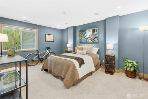 9201 NE Juanita Drive Kirkland WA 98034