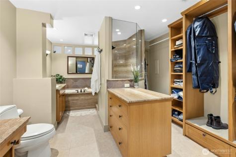 9201 NE Juanita Drive Kirkland WA 98034