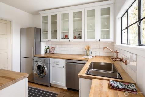 1106 NE 42nd Seattle WA 98105