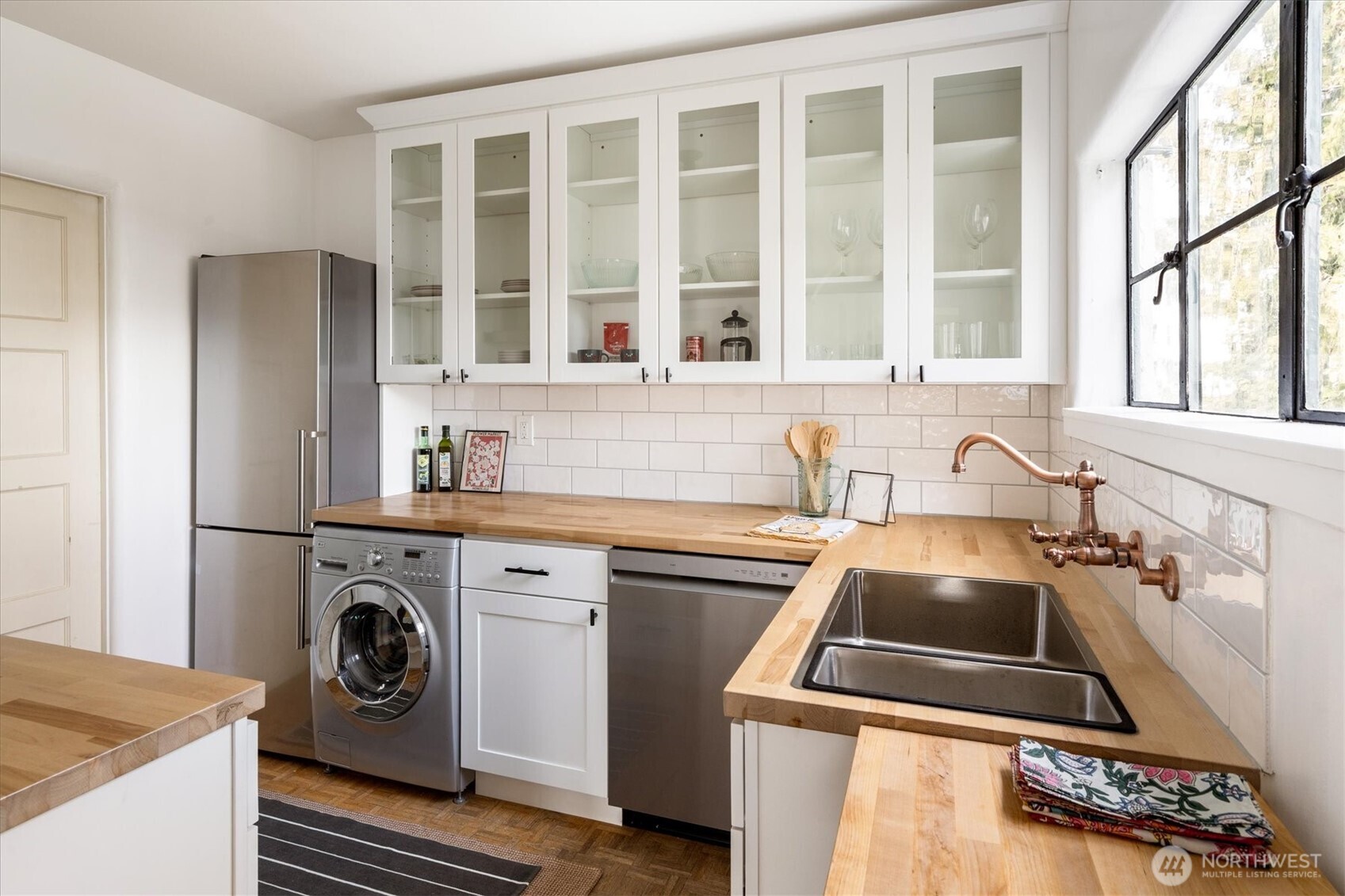 1106 NE 42nd Seattle WA 98105