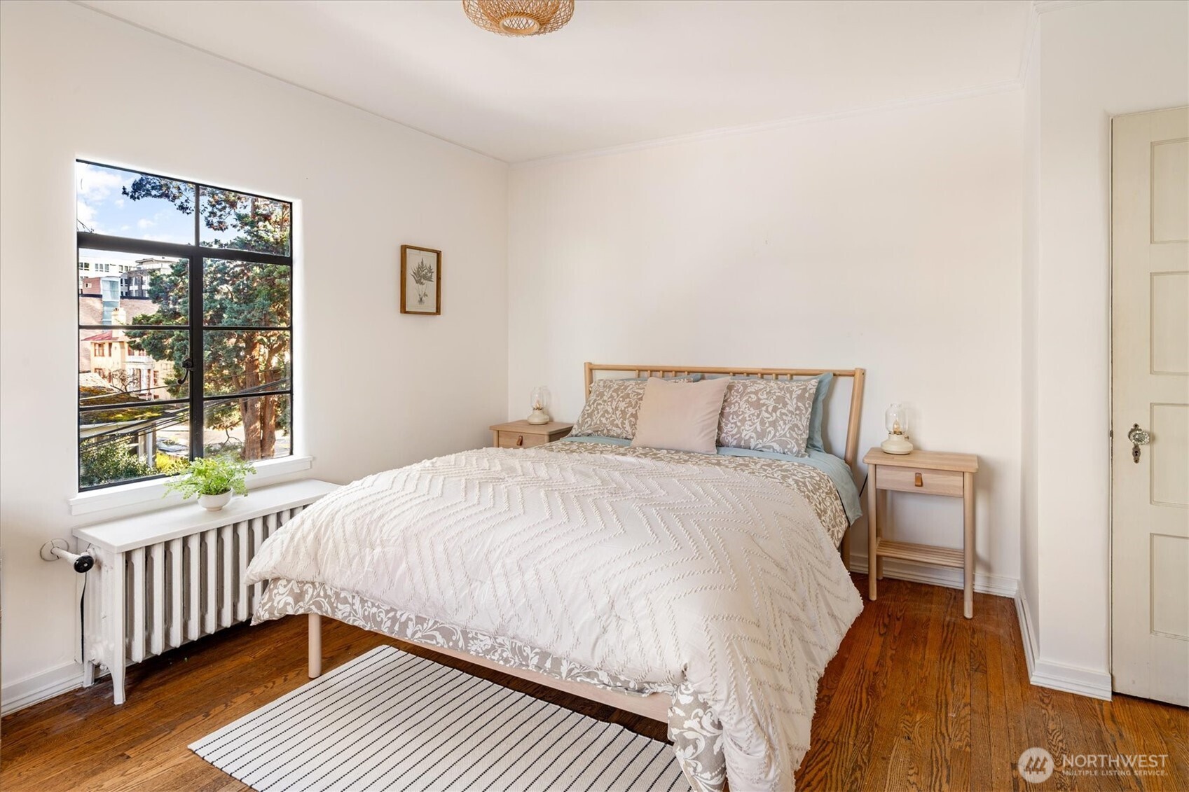 1106 NE 42nd Seattle WA 98105