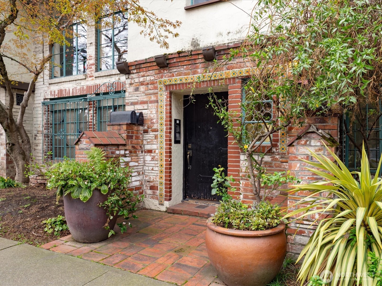 1106 NE 42nd Seattle WA 98105