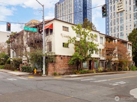 1106 NE 42nd Seattle WA 98105