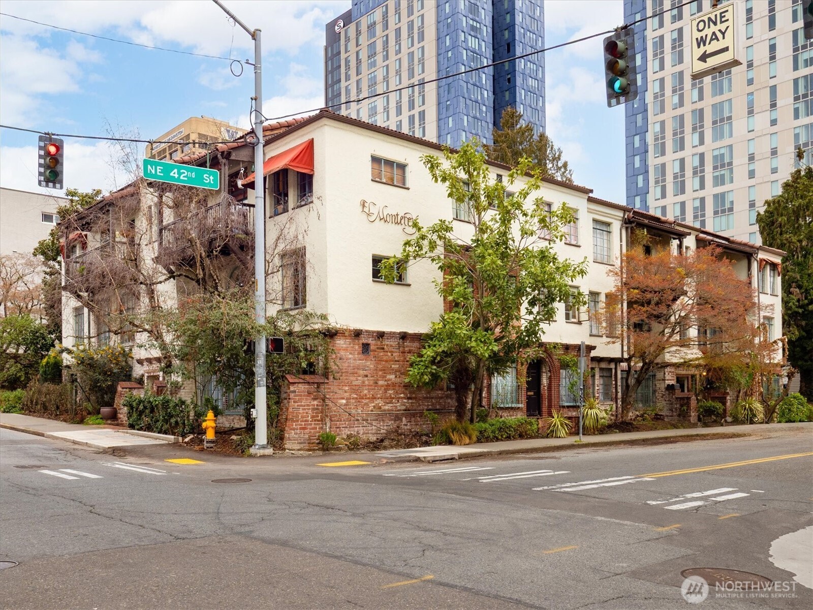 1106 NE 42nd Seattle WA 98105