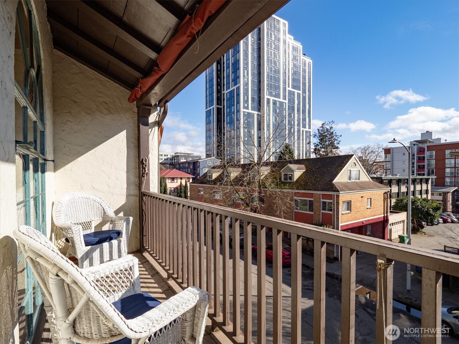 1106 NE 42nd Seattle WA 98105