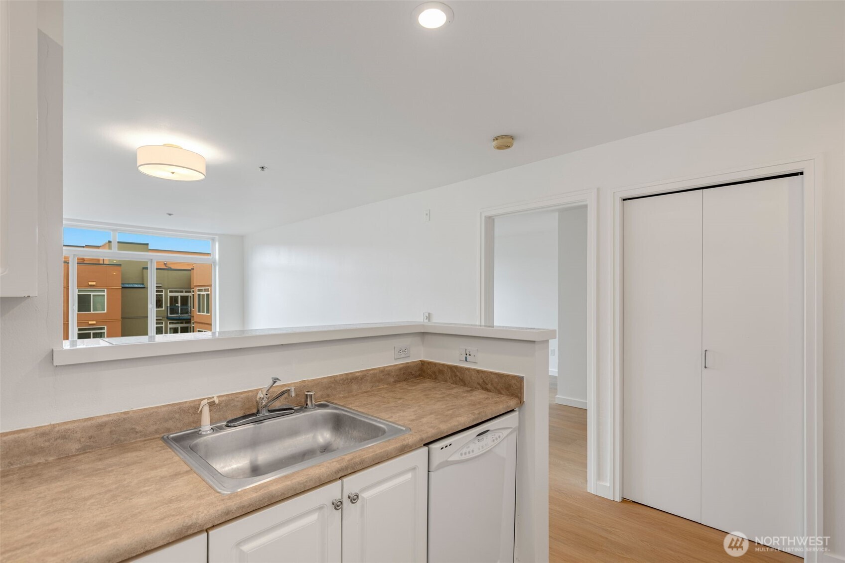 2415 2nd Avenue Seattle WA 98121