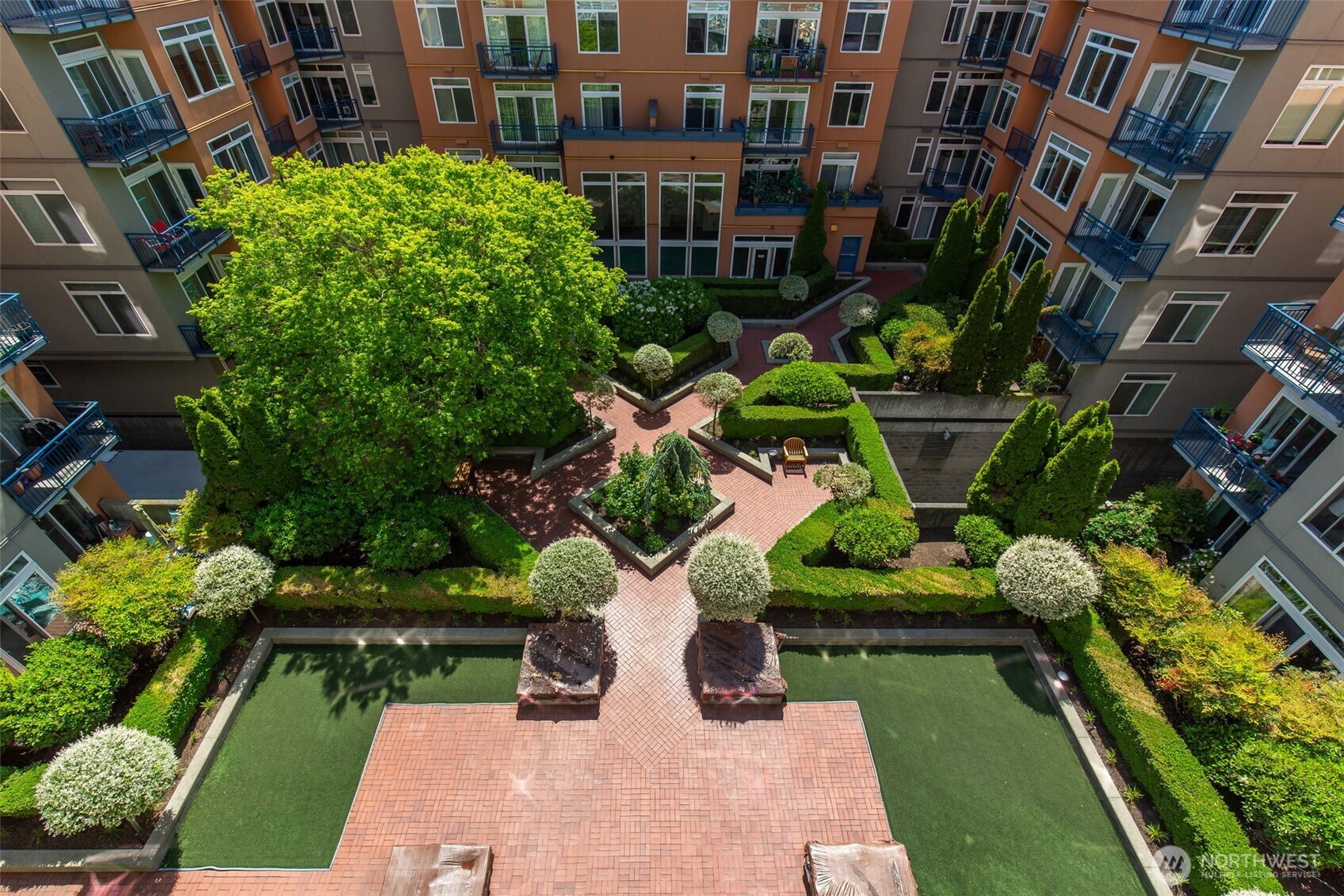 2415 2nd Avenue Seattle WA 98121