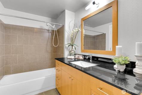 76 Cedar Street Seattle WA 98121