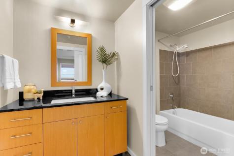 76 Cedar Street Seattle WA 98121