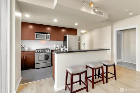 76 Cedar Street Seattle WA 98121