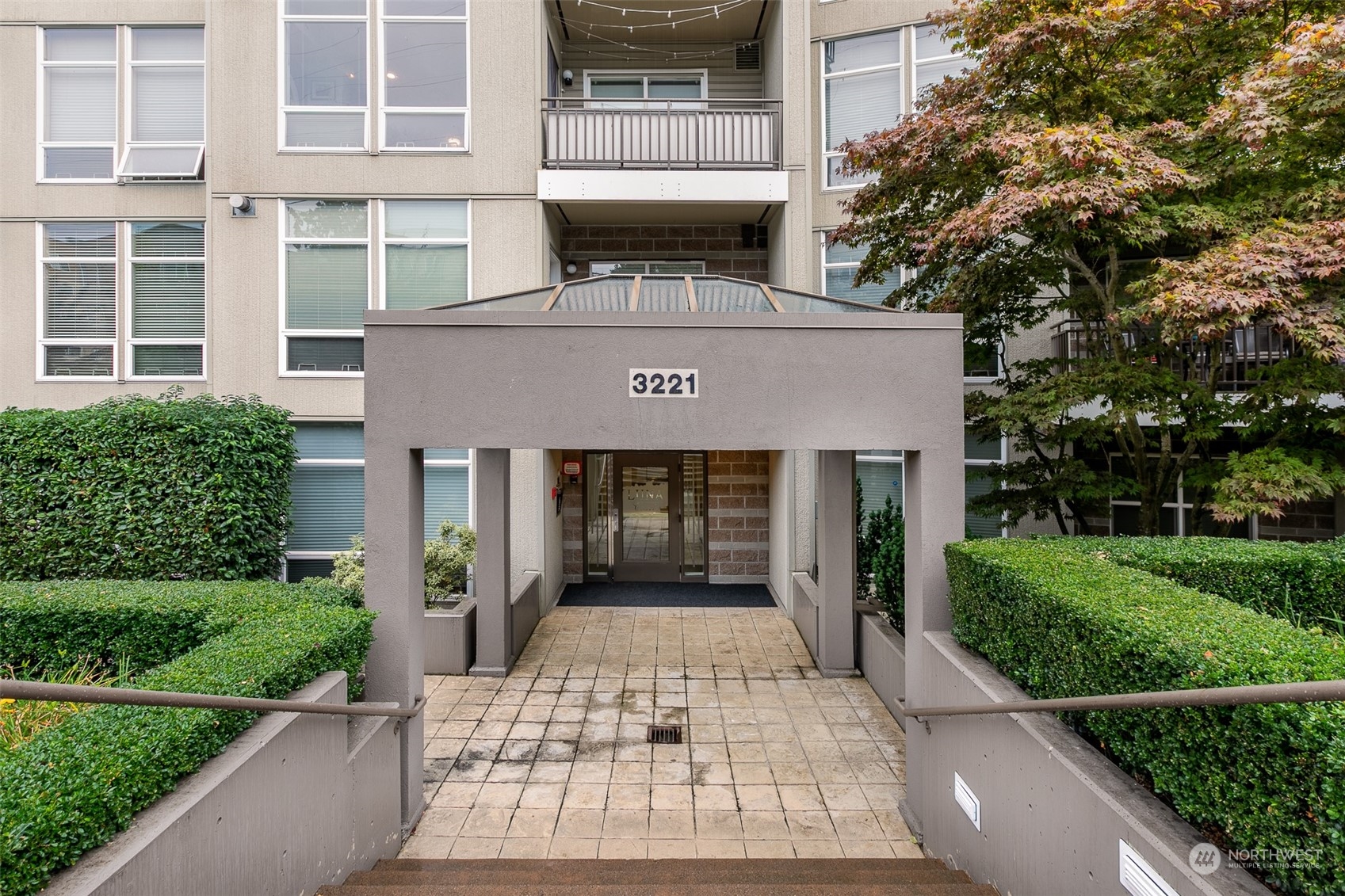 3221 SW Avalon Way Seattle WA 98126