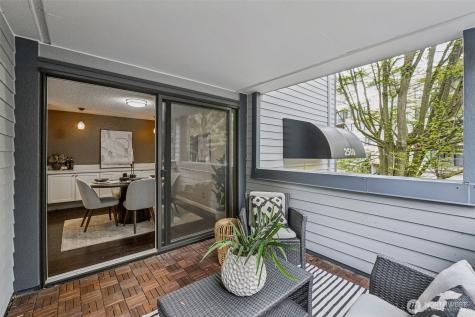 2500 W Manor Place Seattle WA 98199