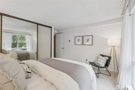 2500 W Manor Place Seattle WA 98199