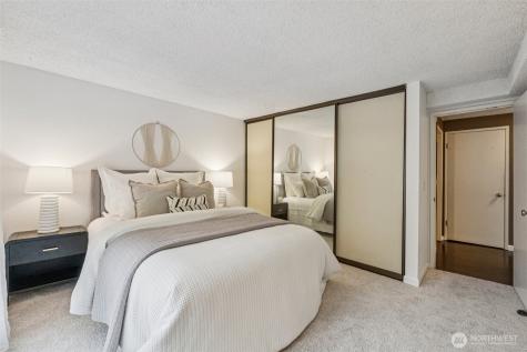 2500 W Manor Place Seattle WA 98199