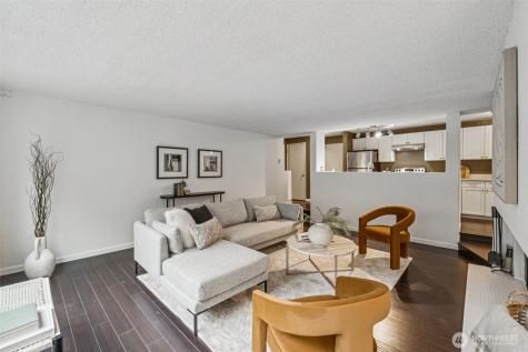 2500 W Manor Place Seattle WA 98199