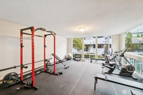 2500 W Manor Place Seattle WA 98199
