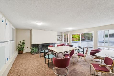 2500 W Manor Place Seattle WA 98199