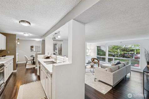 2500 W Manor Place Seattle WA 98199