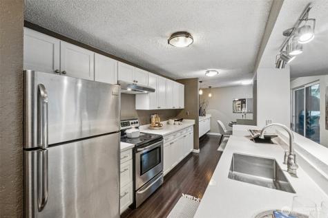 2500 W Manor Place Seattle WA 98199