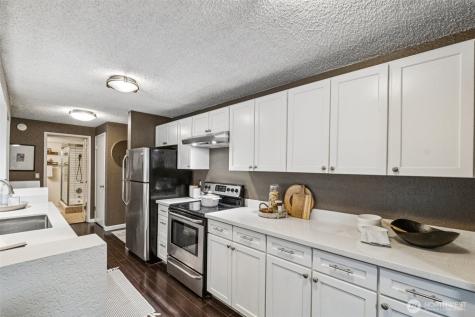 2500 W Manor Place Seattle WA 98199