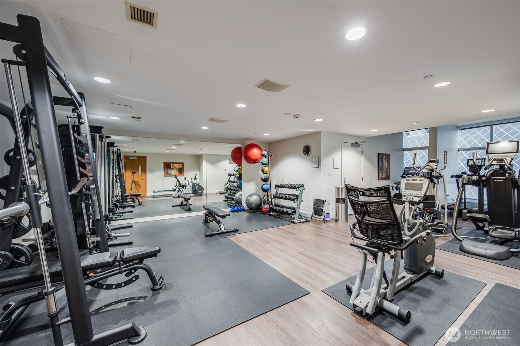 909 5th Avenue Seattle WA 98164