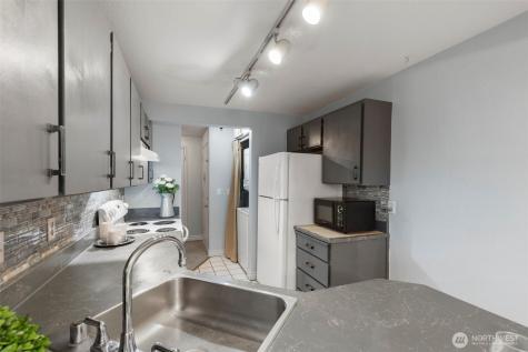 20026 Viking Crest Loop NE Poulsbo WA 98370