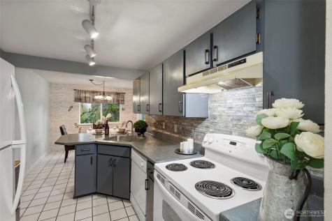 20026 Viking Crest Loop NE Poulsbo WA 98370