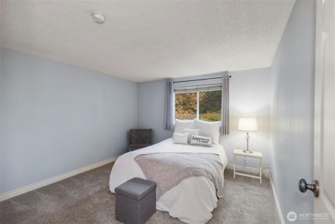 20026 Viking Crest Loop NE Poulsbo WA 98370