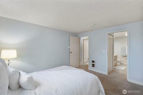 20026 Viking Crest Loop NE Poulsbo WA 98370