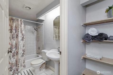 20026 Viking Crest Loop NE Poulsbo WA 98370