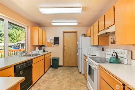 20026 Viking Crest Loop NE Poulsbo WA 98370