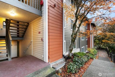 20026 Viking Crest Loop NE Poulsbo WA 98370