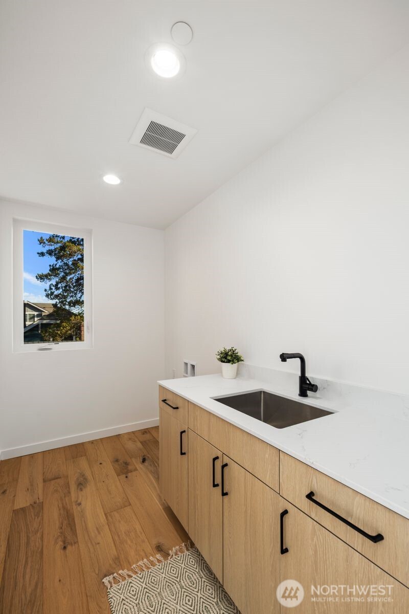 528 N 72nd Street Seattle WA 98103