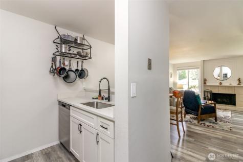 527 323rd Place Federal Way WA 98003