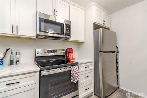 527 323rd Place Federal Way WA 98003