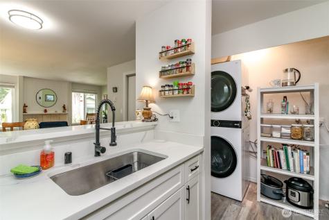 527 323rd Place Federal Way WA 98003