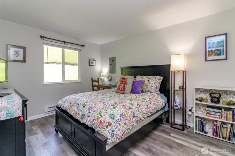 527 323rd Place Federal Way WA 98003