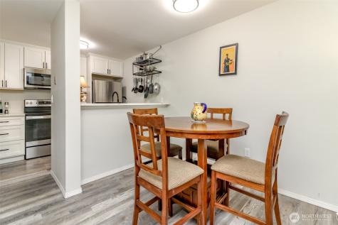 527 323rd Place Federal Way WA 98003