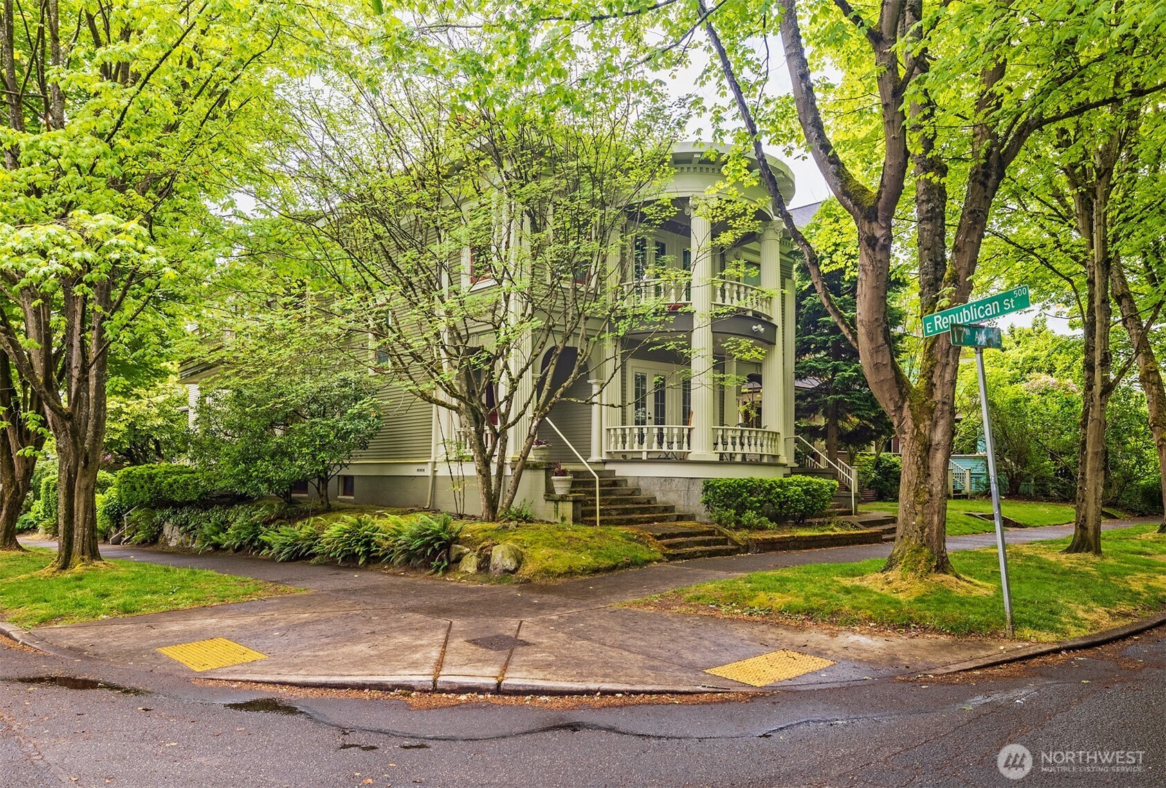 1709 E Republican Street Seattle WA 98112