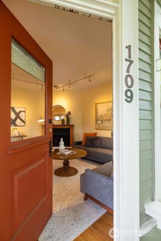 1709 E Republican Street Seattle WA 98112