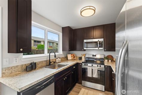 328 9th Avenue SE Puyallup WA 98372